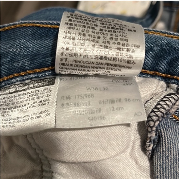 Men's Levi 501 Button Fly W38 L30 Medium Wash Distressed Jeans Pants - Picture 4 of 5